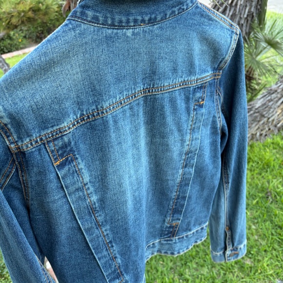 Free People Denim Jacket Medium Wash | Zig-Zag Stitch Detail | Size M 🦋 - Picture 6 of 13